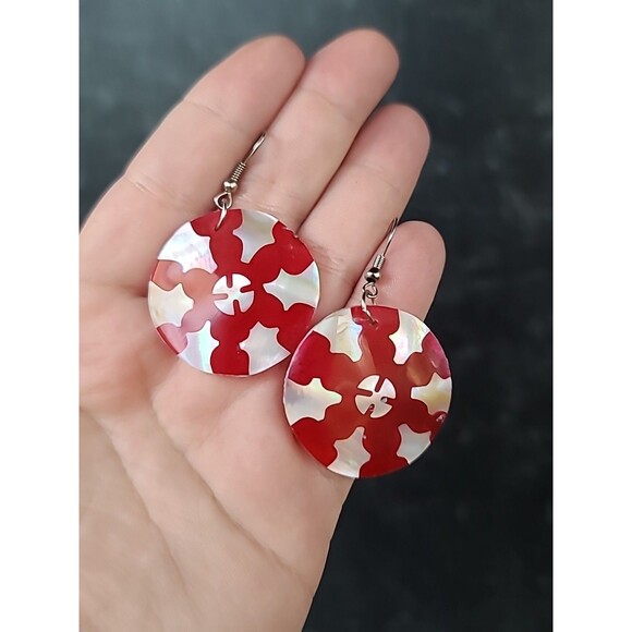 Red And White Circular Shell Dangling Pierced Earrings Vintage - Picture 1 of 10